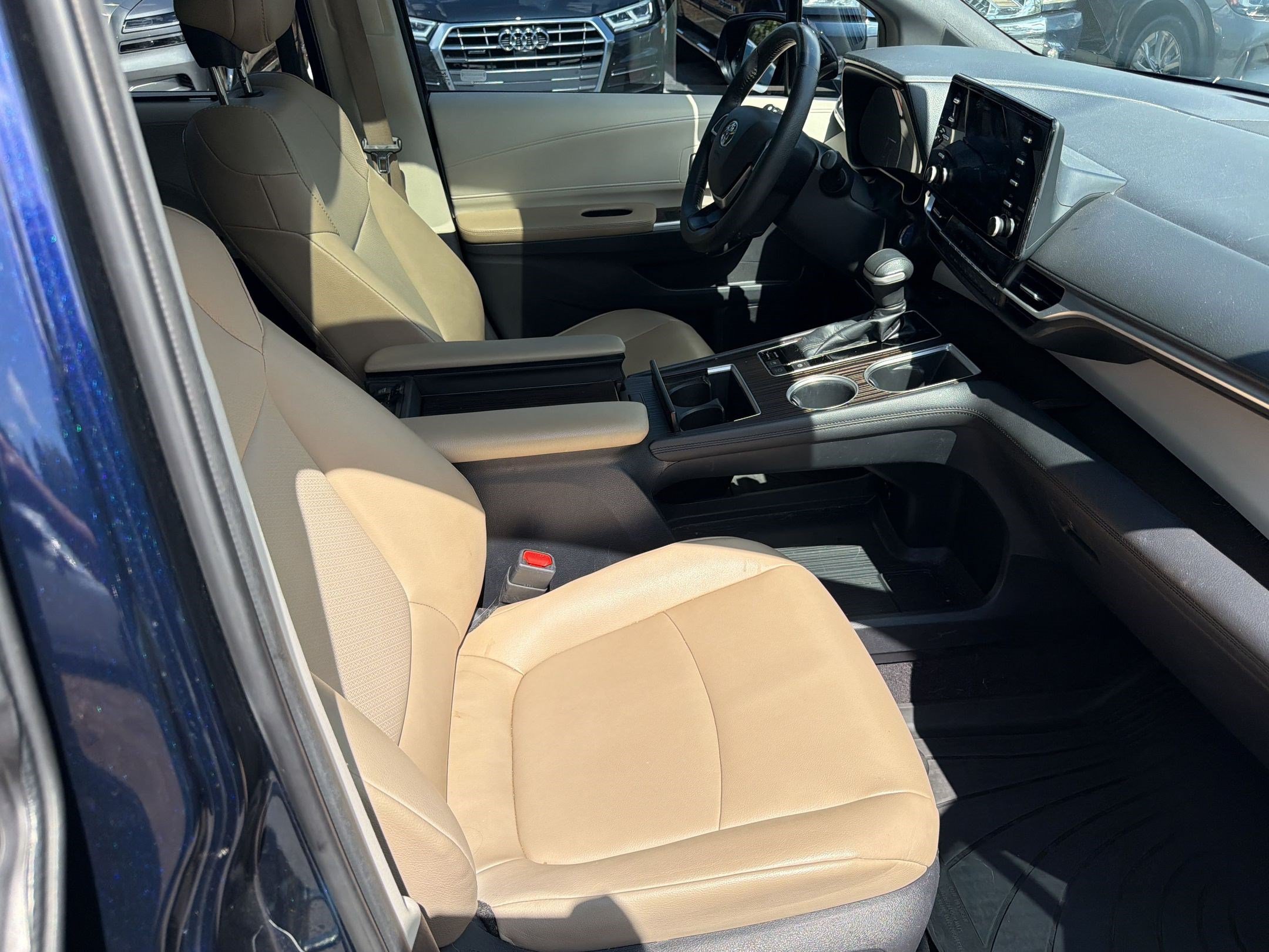 Used 2021 Toyota Sienna XLE FWD image 23