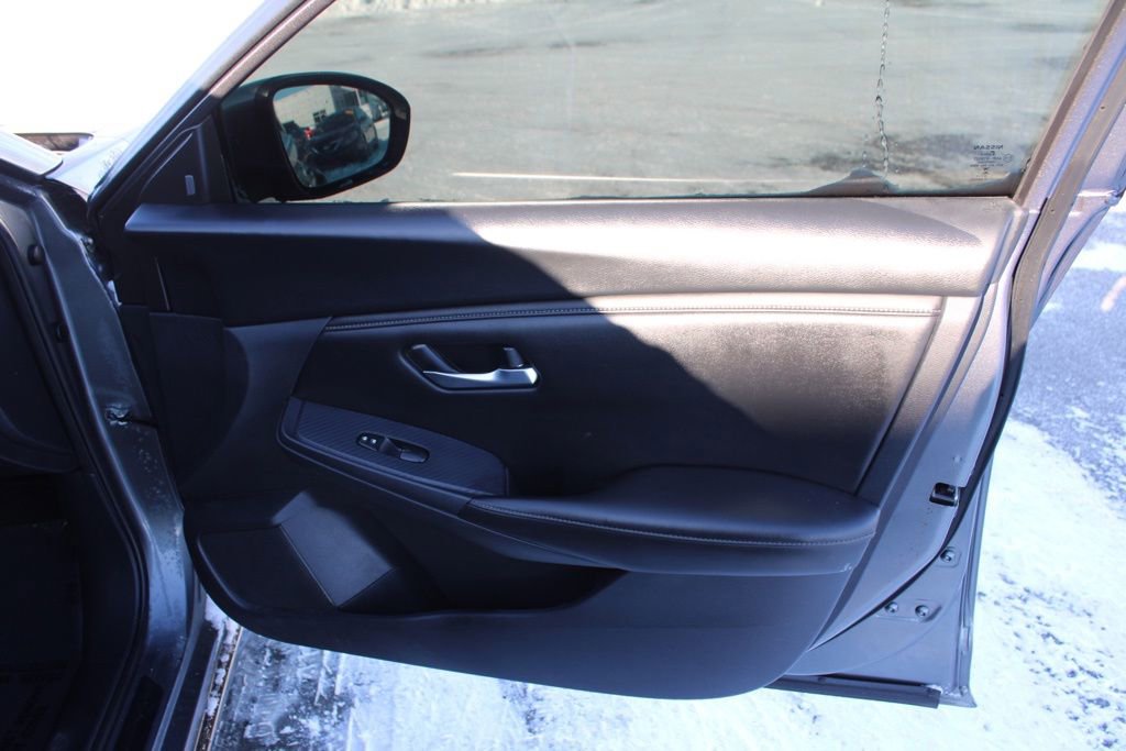 Used 2025 Nissan Sentra SV image 21