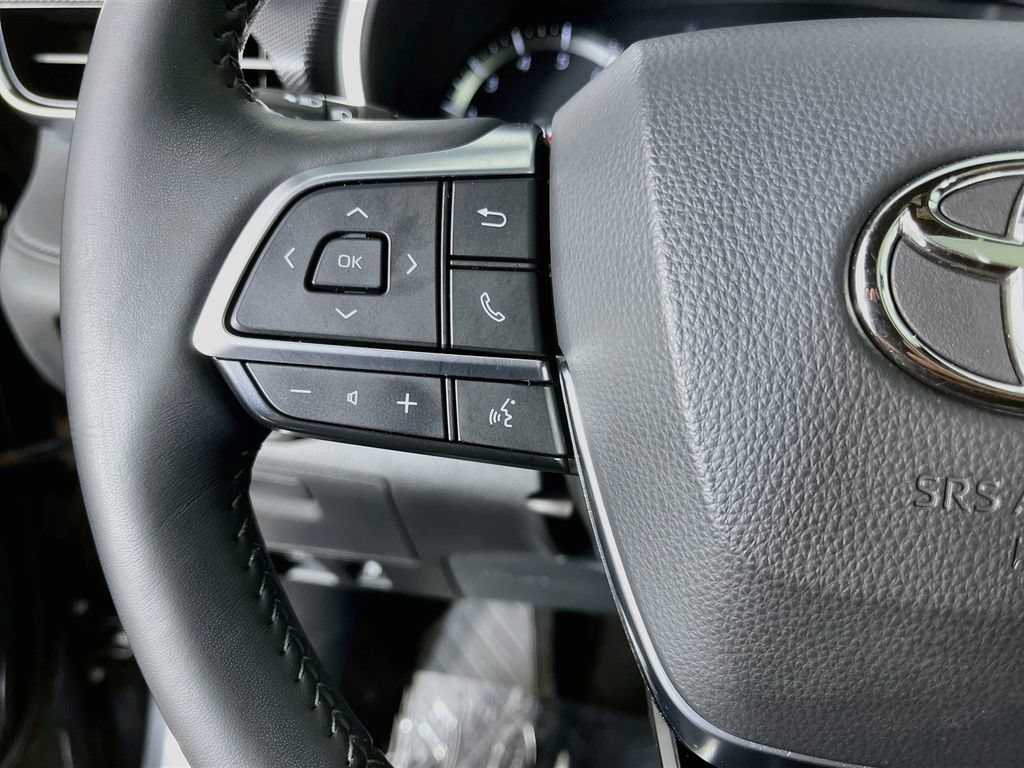 Used 2021 Toyota Highlander XSE AWD/4WD image 14