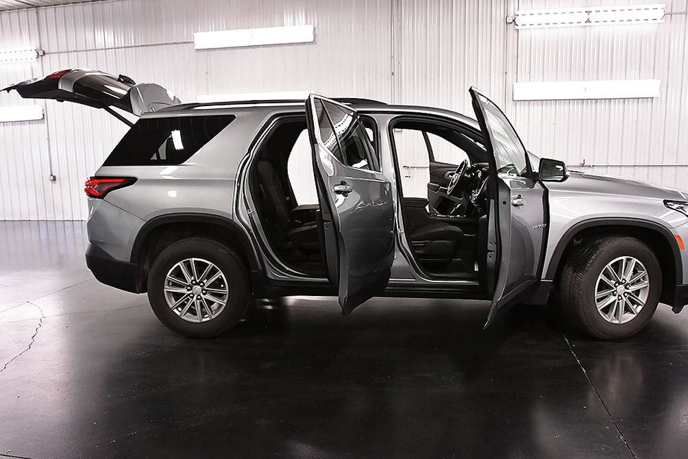 Used 2023 Chevrolet Traverse LT AWD/4WD image 32