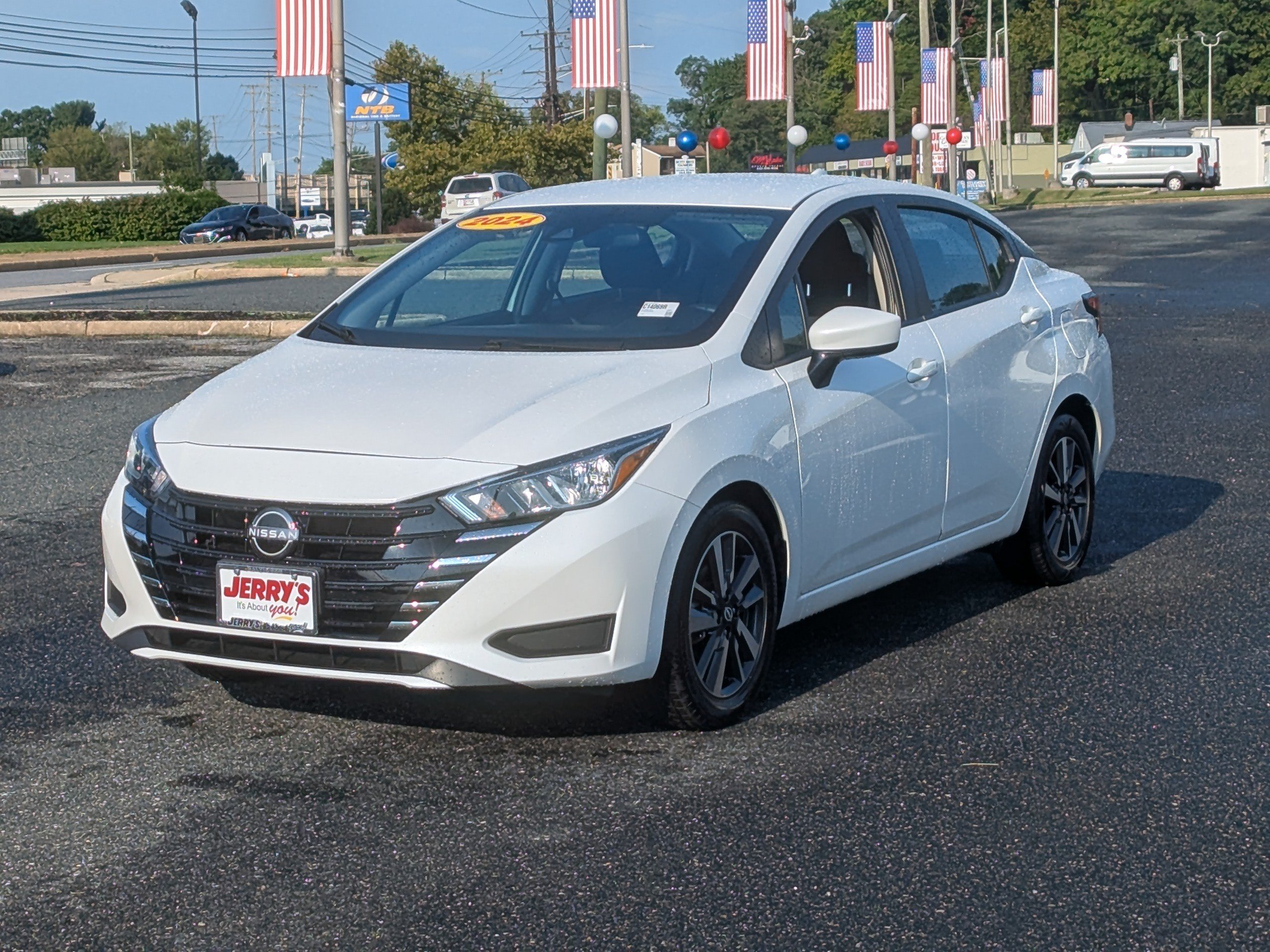 Used 2024 Nissan Versa SV FWD image 4
