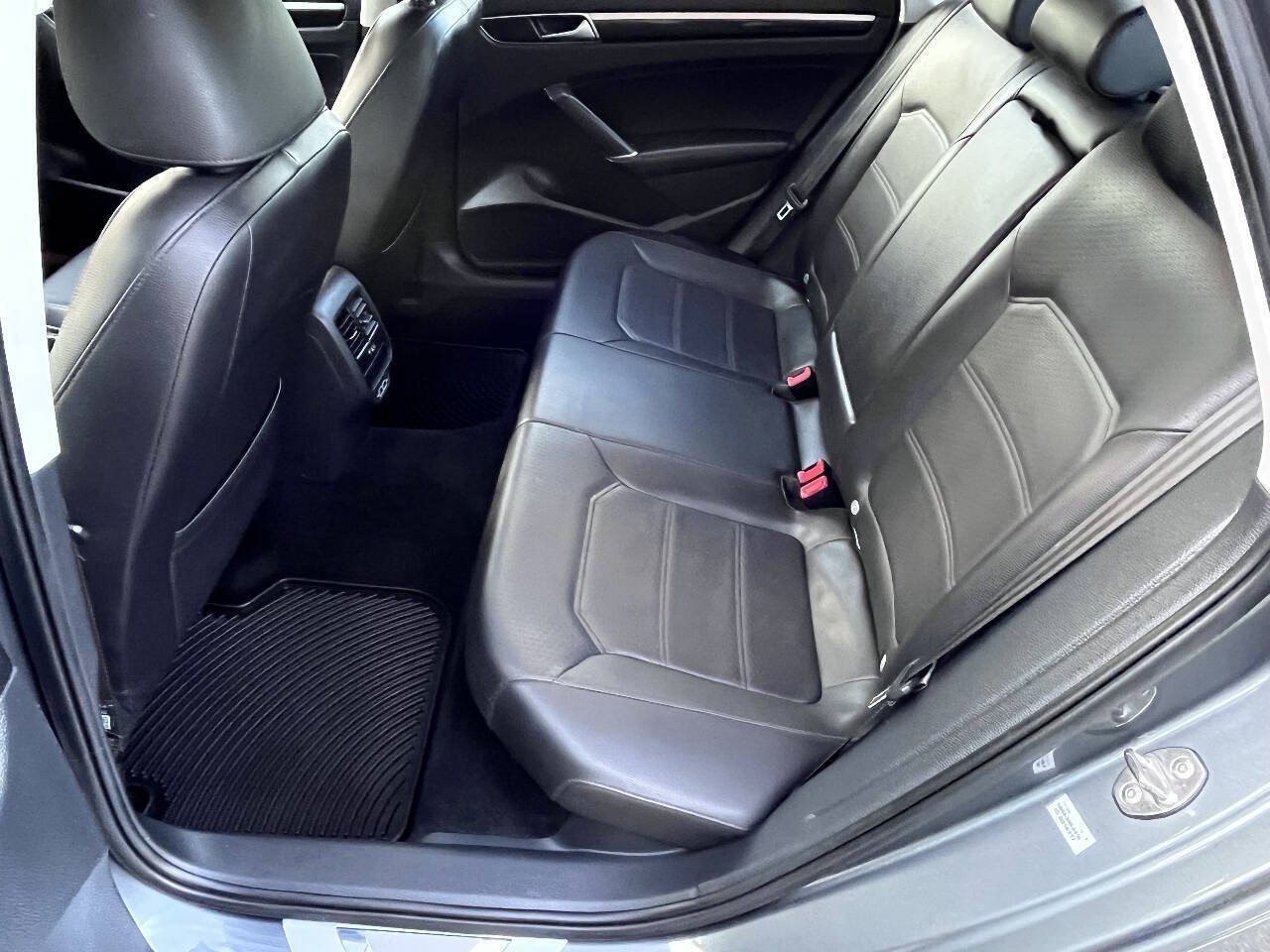 Used 2019 Volkswagen Passat 2.0T SE R-Line FWD image 23