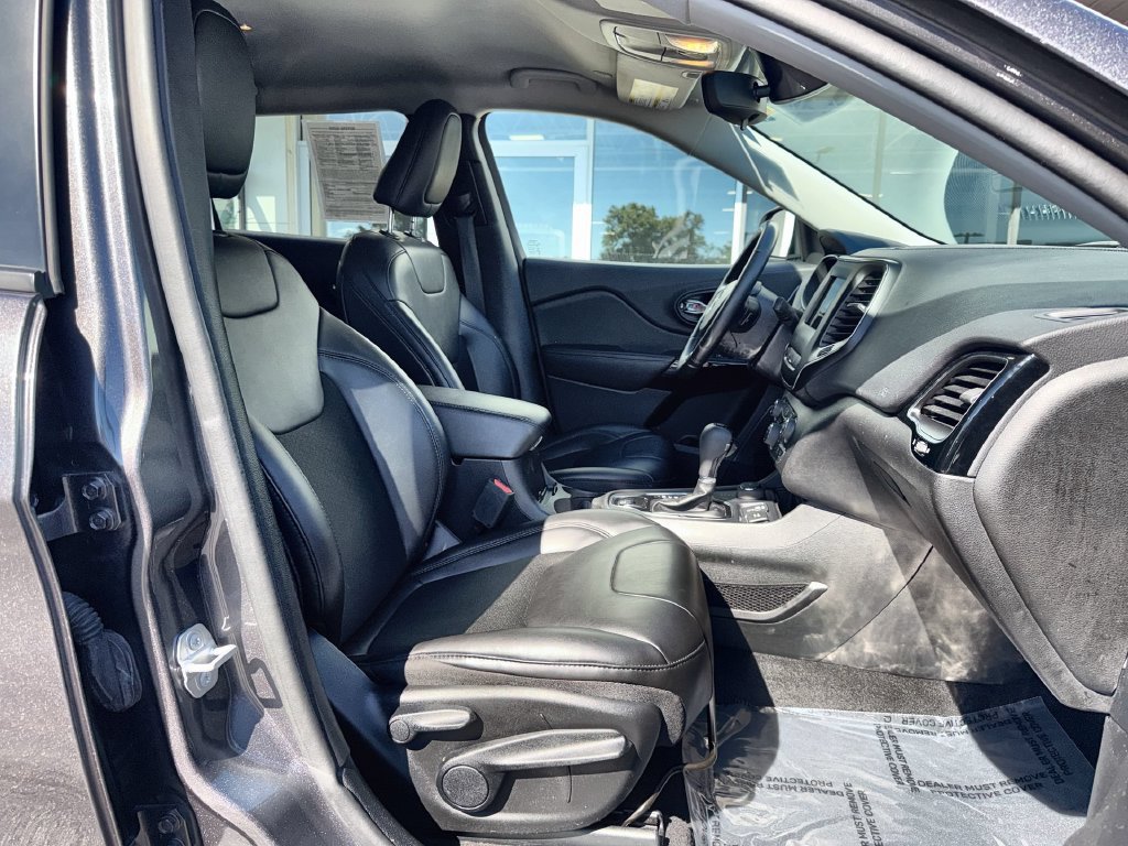 Used 2021 Jeep Cherokee Latitude Plus AWD/4WD image 28