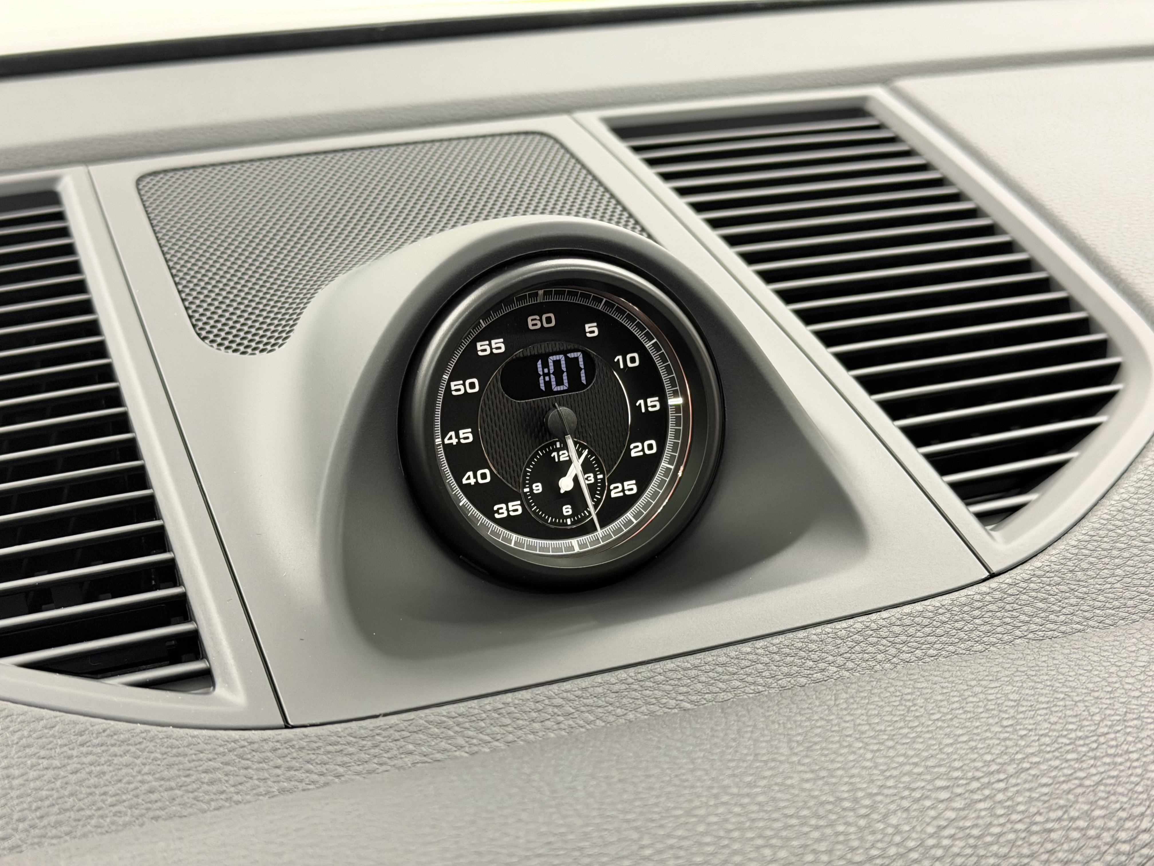 New 2026 Porsche Macan image 54