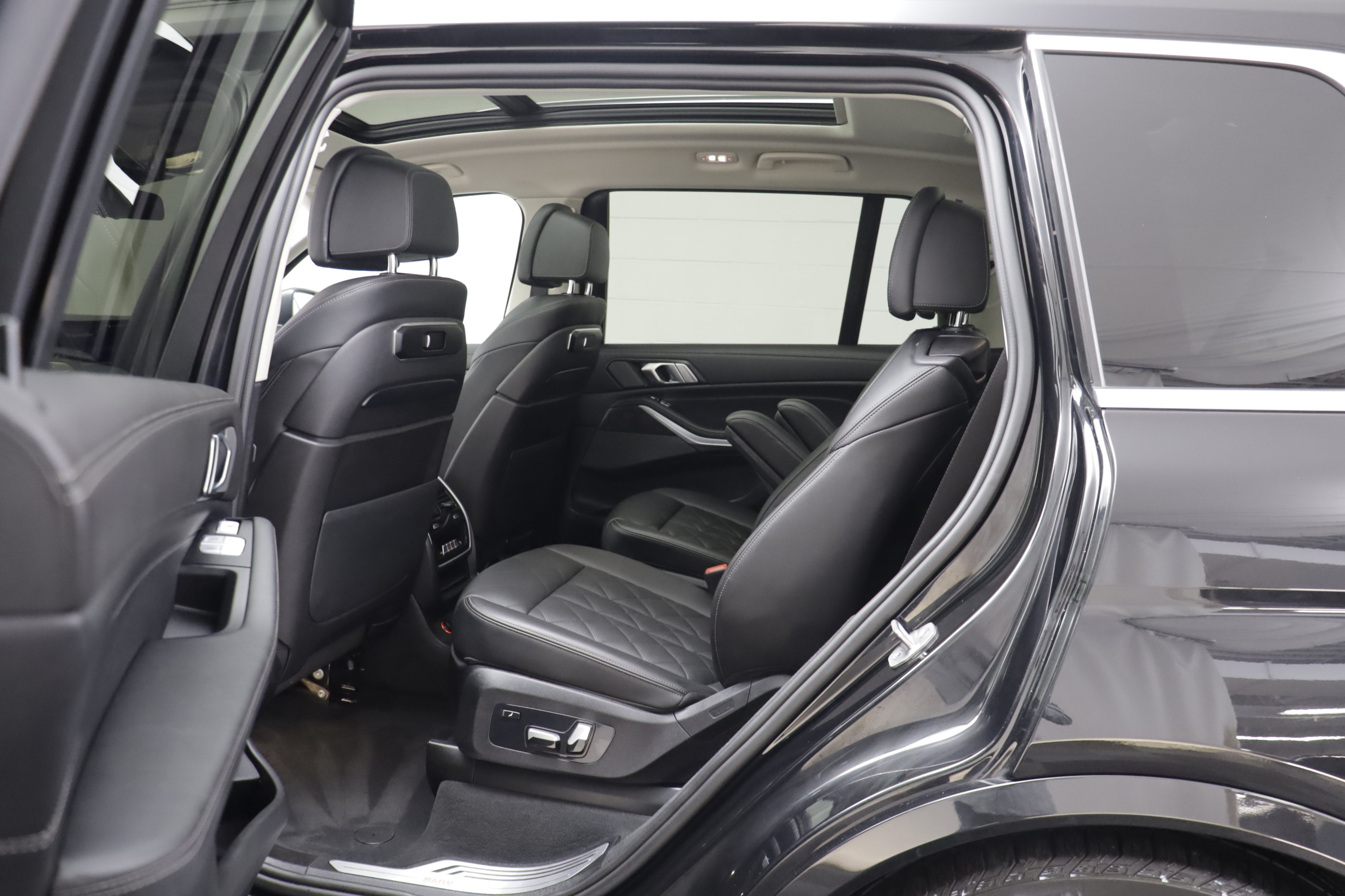 Used 2023 BMW X7 xDrive40i w/ Premium Package AWD/4WD image 13