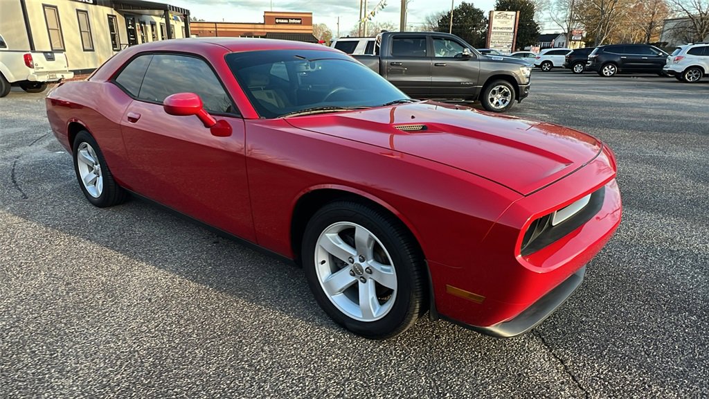 Used 2012 Dodge Challenger SXT image 3