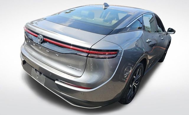 Used 2023 Toyota Crown Limited image 11