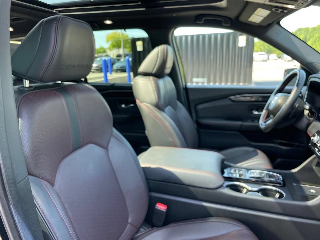Certified 2025 Honda Pilot Black Edition image 32