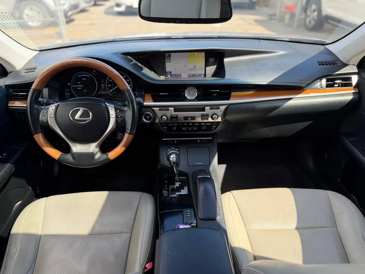 Used 2014 Lexus ES 300h w/ Premium Package w/Bamboo Trim FWD image 33
