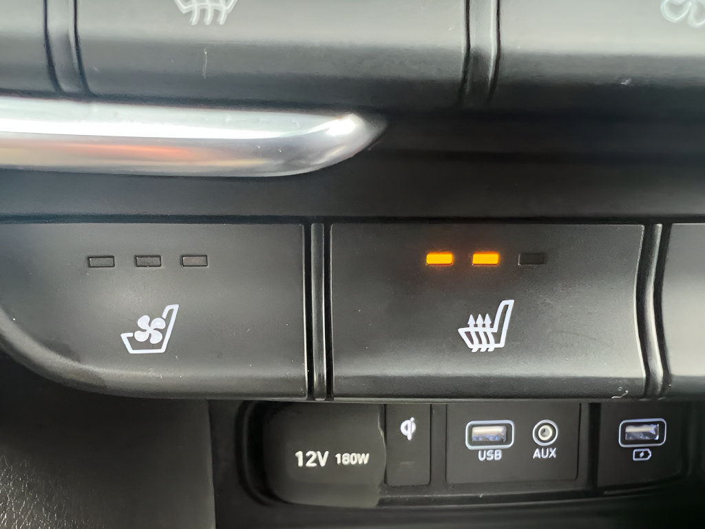 Used 2020 Hyundai Santa Fe Limited AWD/4WD image 36