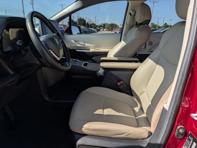 Certified 2023 Toyota Sienna XLE FWD image 25