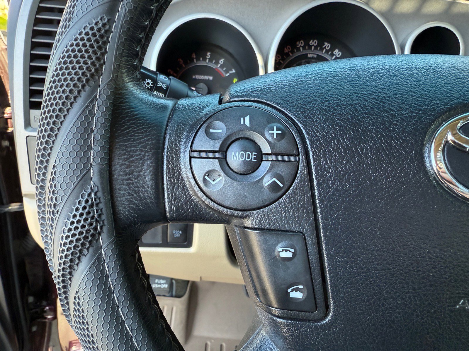 Used 2012 Toyota Sequoia SR5 w/ Premium Pkg image 43