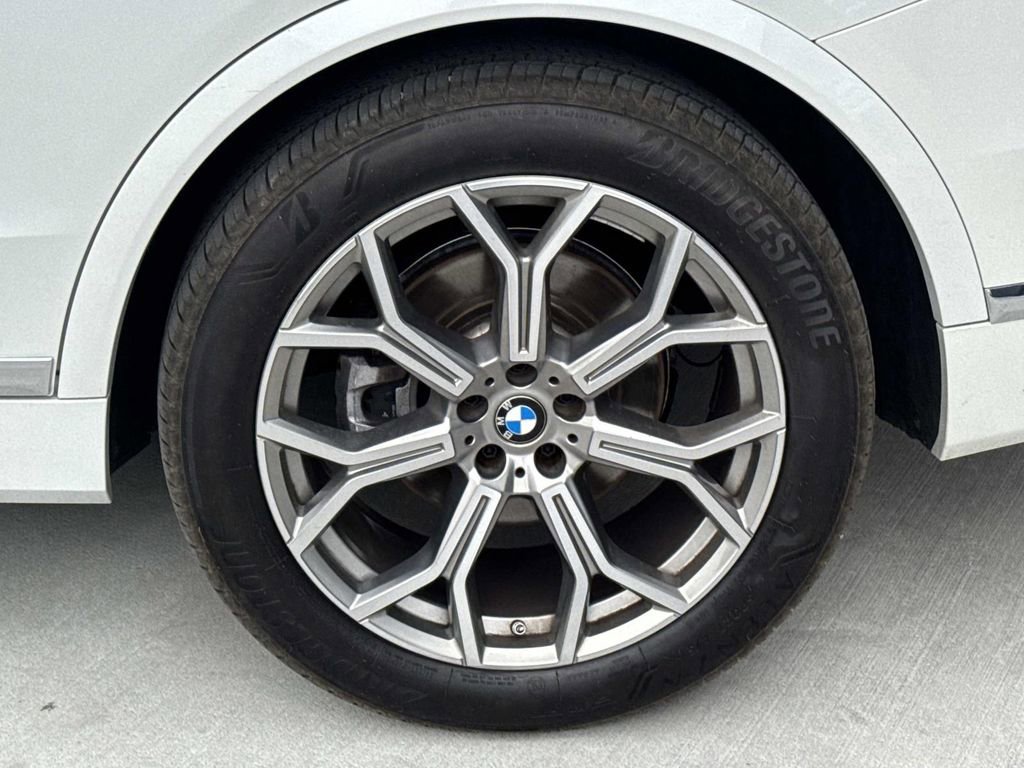 Used 2023 BMW X7 xDrive40i w/ Premium Package AWD/4WD image 8
