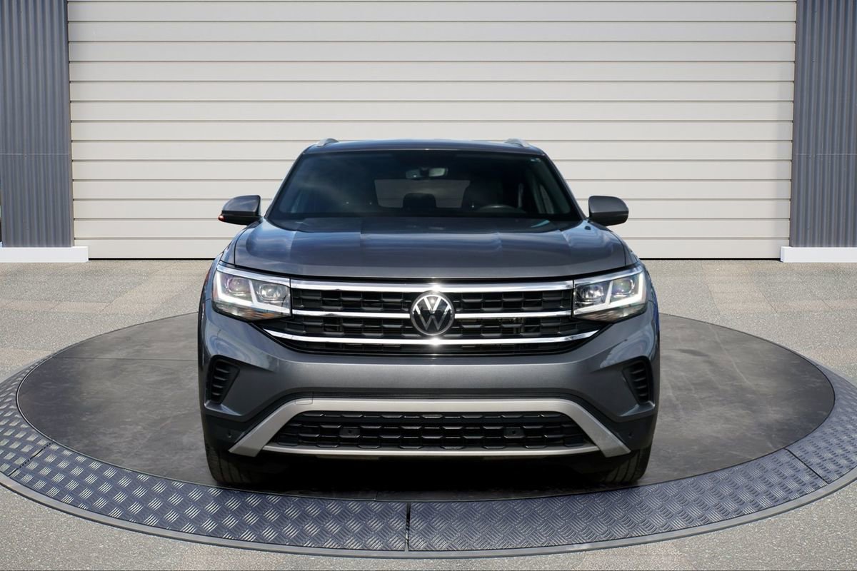 Used 2020 Volkswagen Atlas Cross Sport SE w/ Towing Package image 2