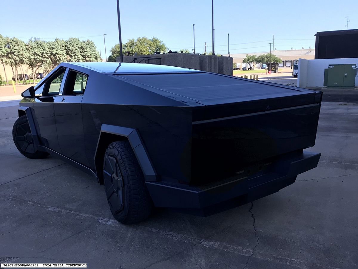 Used 2024 Tesla Cybertruck AWD Crew Cab image 5