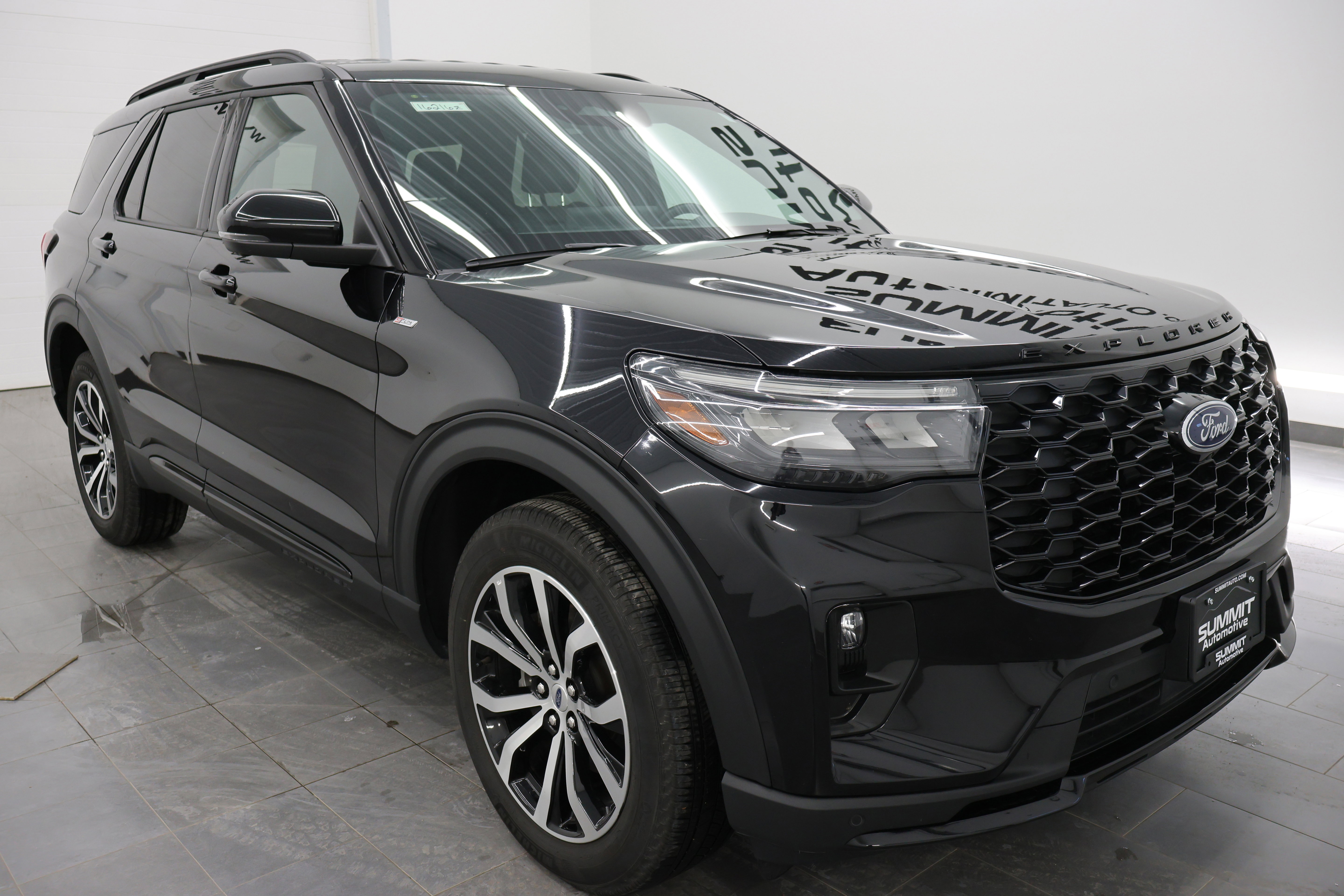 Used 2025 Ford Explorer ST-Line image 2