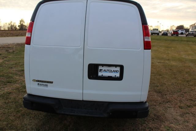 Used 2020 Chevrolet Express 3500 Extended w/ Driver Convenience Package RWD image 18