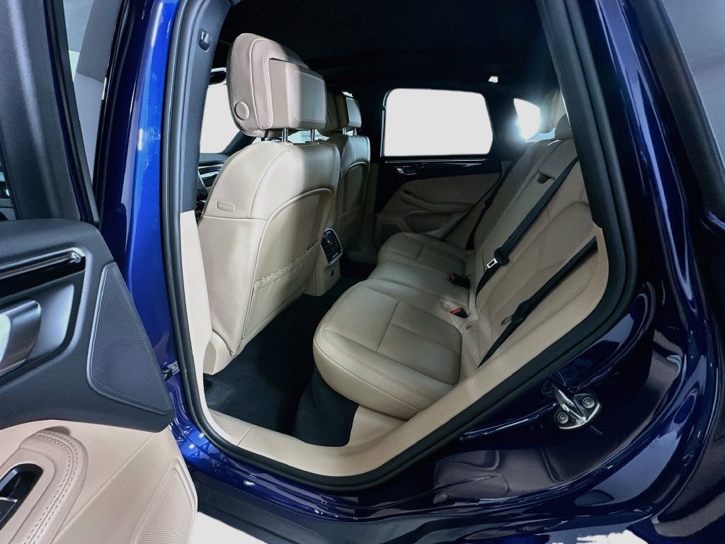 Certified 2026 Porsche Macan AWD/4WD image 29