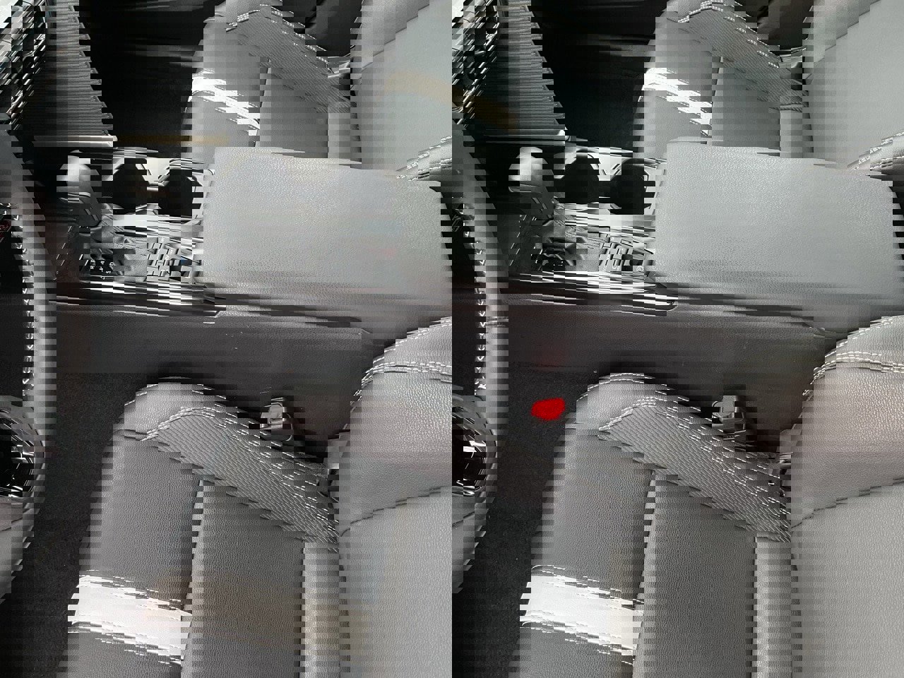 Used 2025 Toyota Camry SE image 33