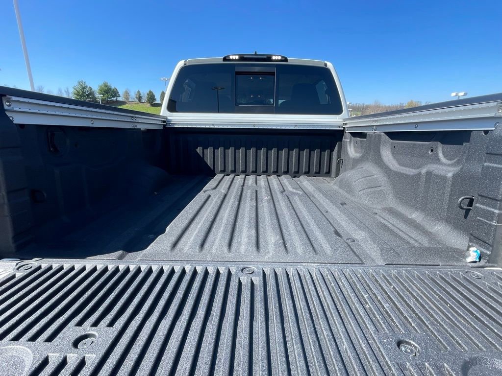 Used 2024 Nissan Titan SV w/ SV Convenience Package image 19