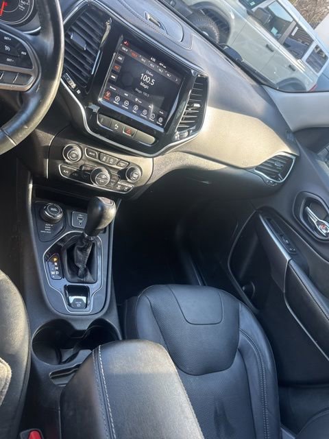 Used 2019 Jeep Cherokee Limited AWD/4WD image 28