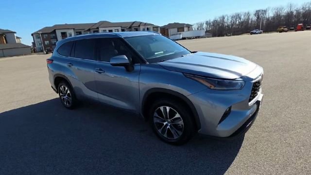 Used 2021 Toyota Highlander XLE image 3