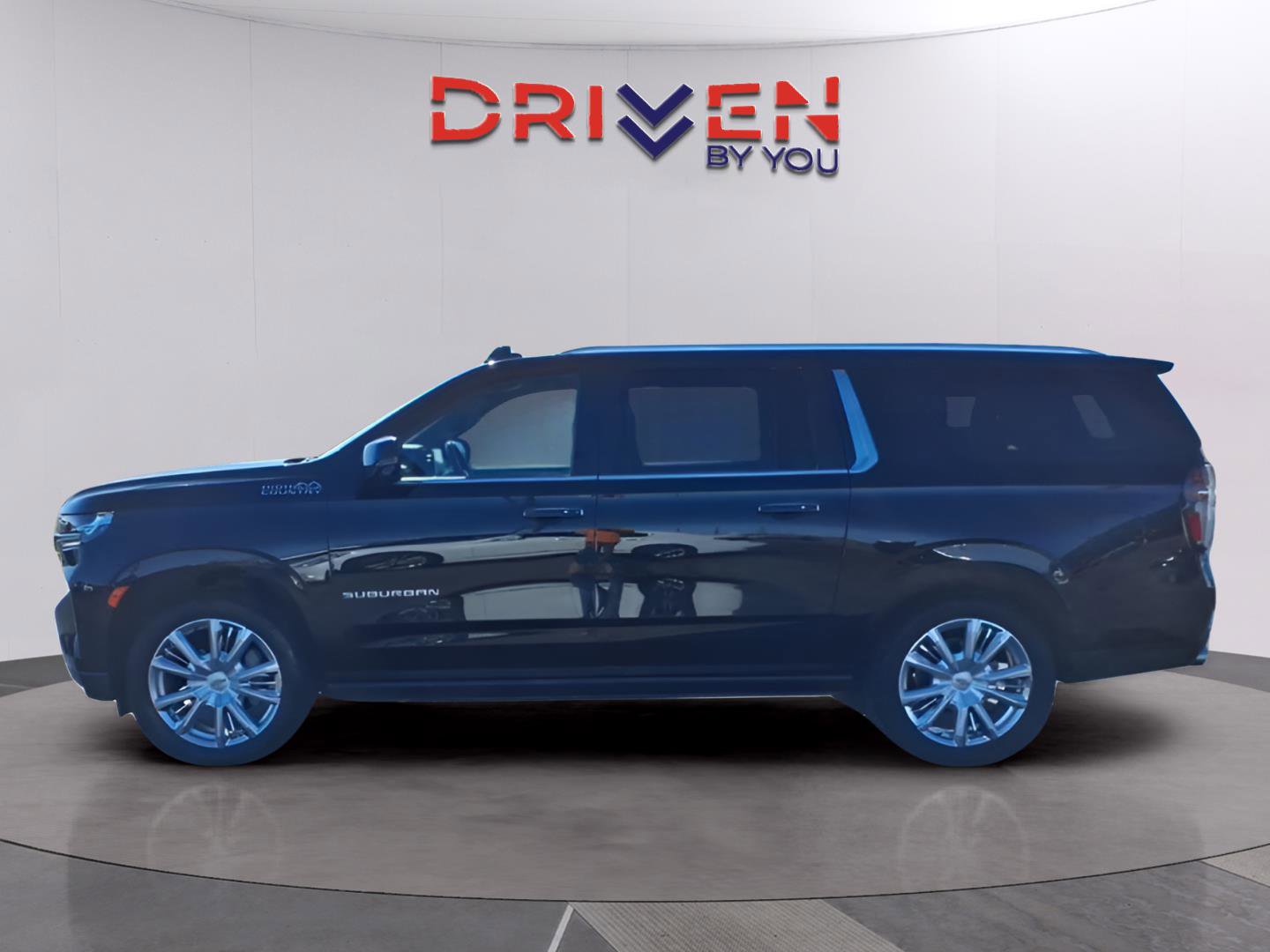 Used 2021 Chevrolet Suburban High Country w/ Premium Package image 2