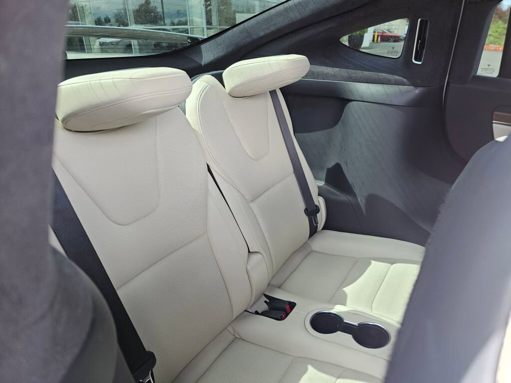 Used 2022 Tesla Model X image 17