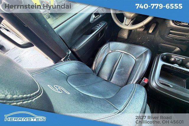 Used 2022 Chrysler Pacifica Touring-L w/ S Appearance Package image 10