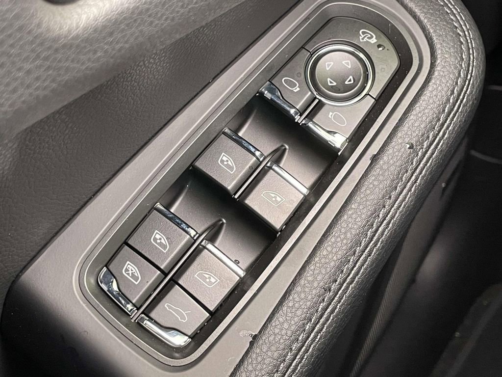 New 2026 Porsche Macan S image 38