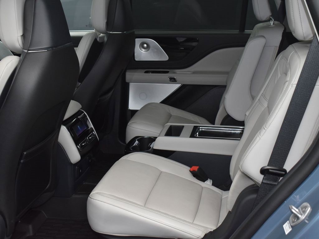 Certified 2025 Lincoln Aviator Reserve w/ Equipment Group 201A image 10
