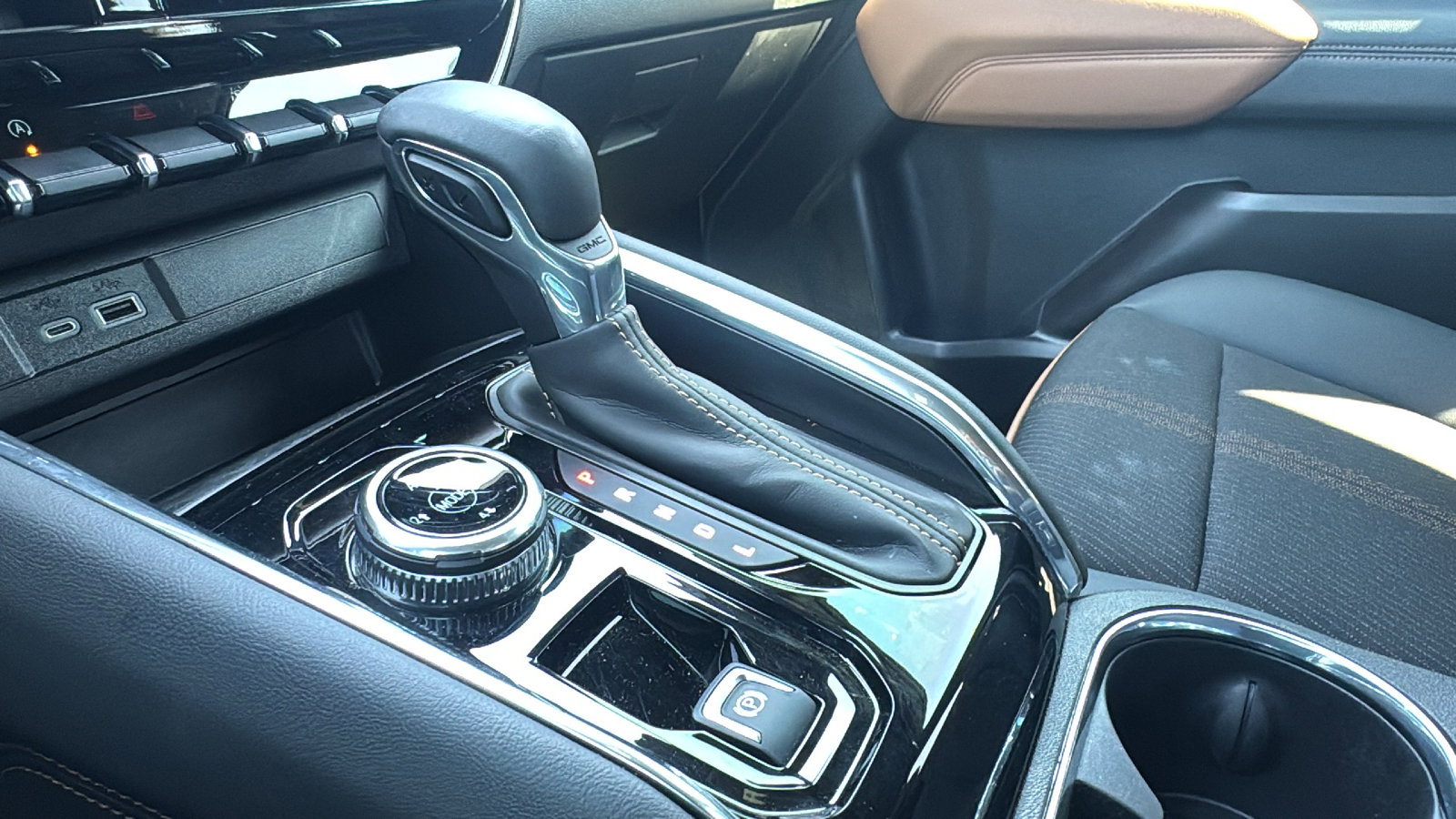 Used 2025 GMC Canyon AT4 image 20