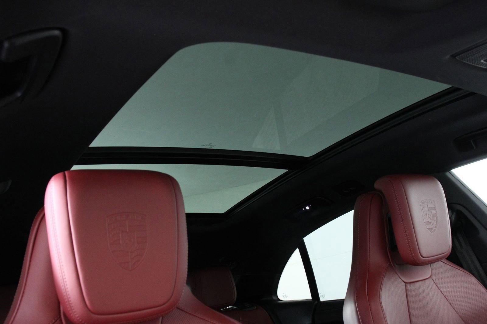 Certified 2025 Porsche Macan 4 Electric image 25