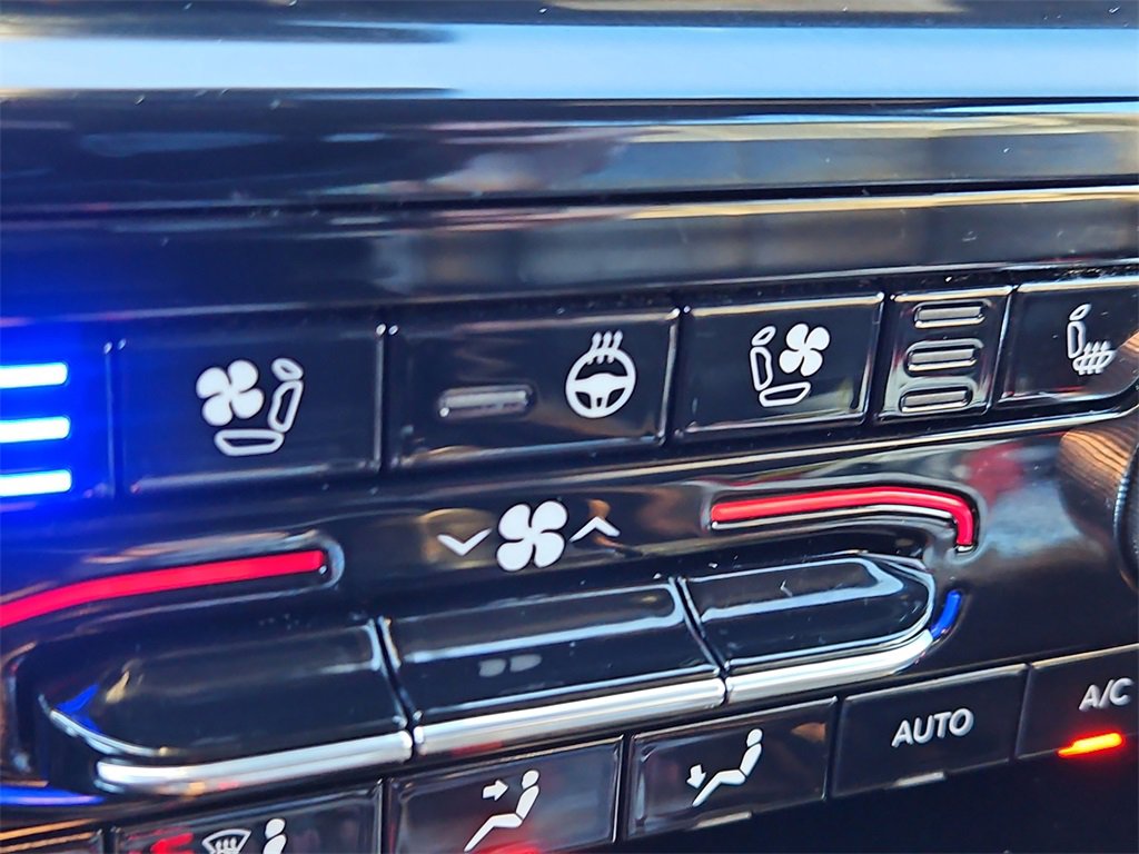 Used 2022 Jeep Grand Cherokee Overland w/ Luxury Tech Group IV image 23