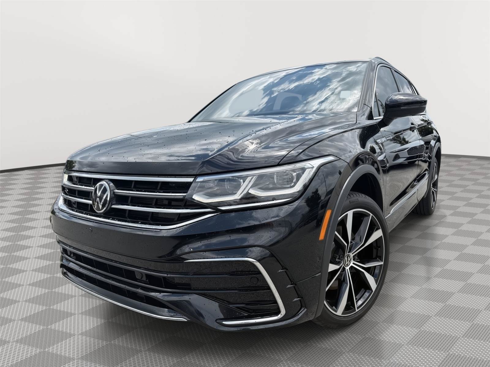 Used 2023 Volkswagen Tiguan SEL R-Line AWD/4WD image 1