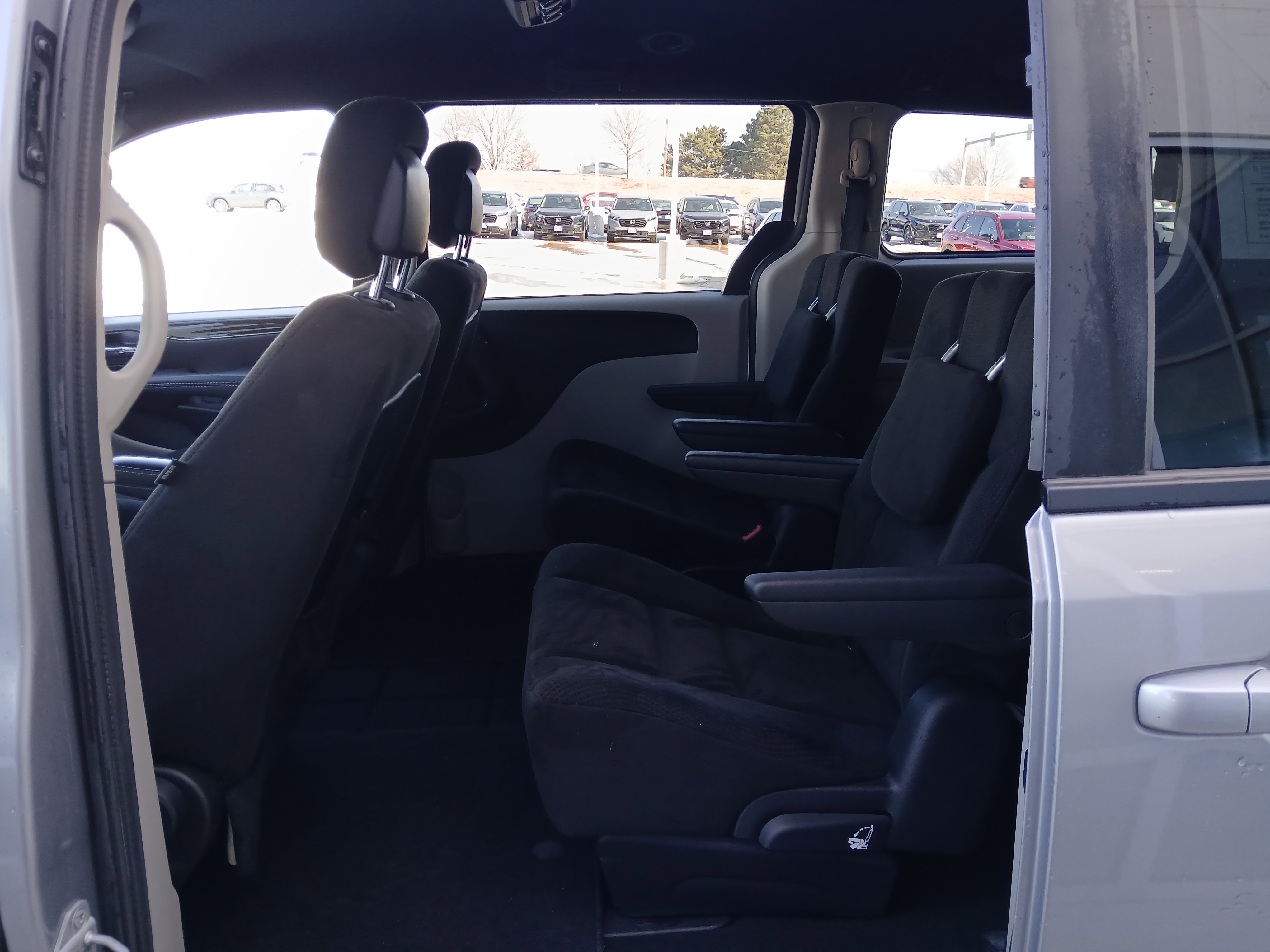 Used 2015 Dodge Grand Caravan SE image 9