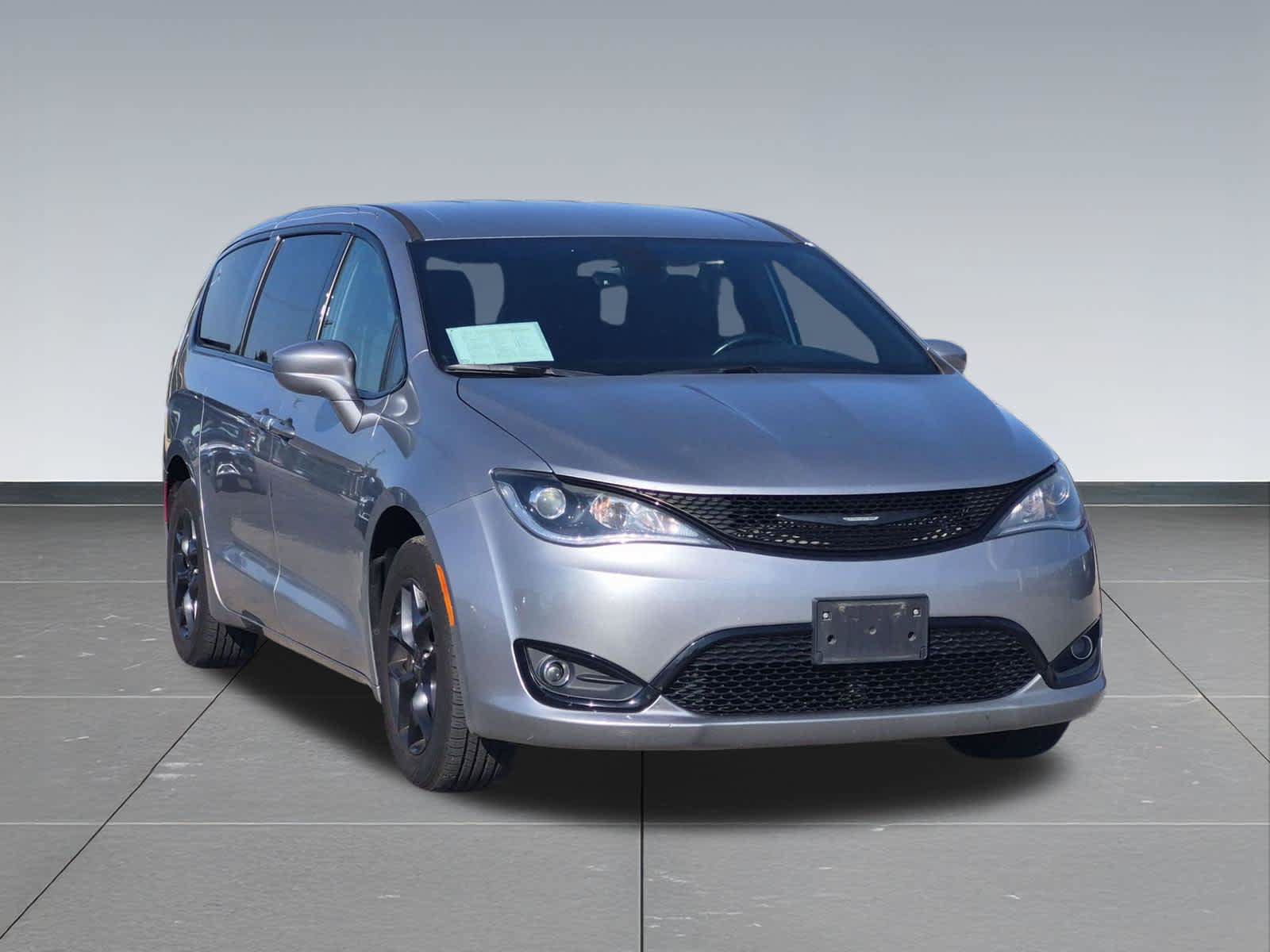 Used 2019 Chrysler Pacifica Touring Plus w/ S Appearance Package FWD image 8