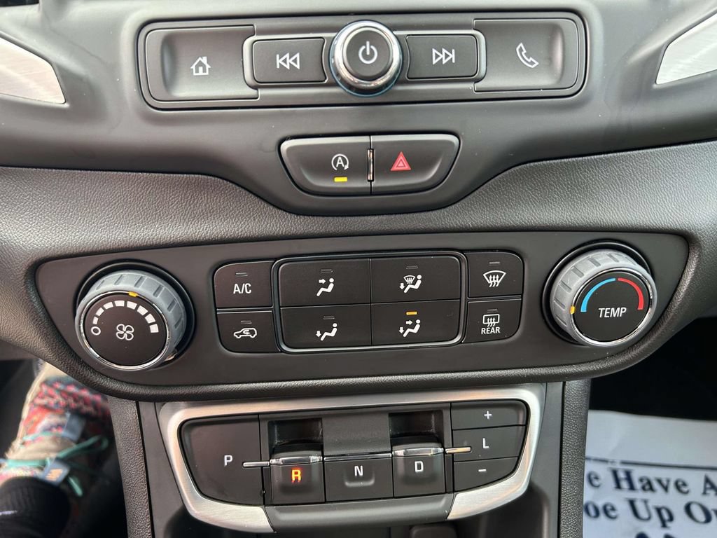 Used 2024 GMC Terrain SLE AWD/4WD image 17