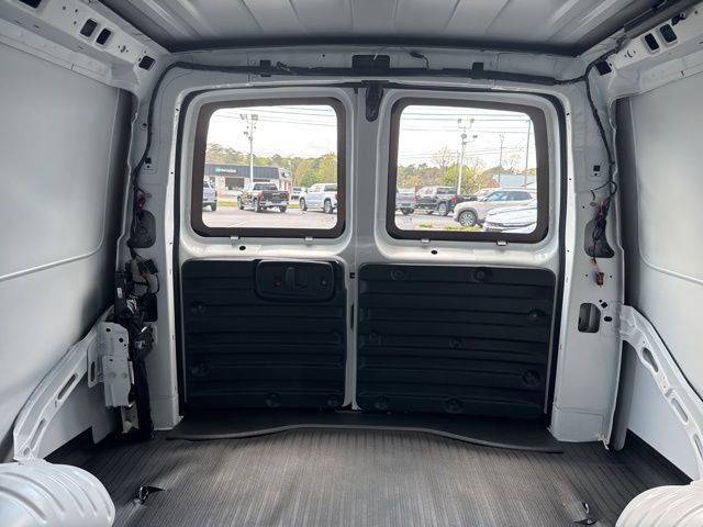 New 2026 GMC Savana 3500 w/ Driver Convenience Package RWD image 20