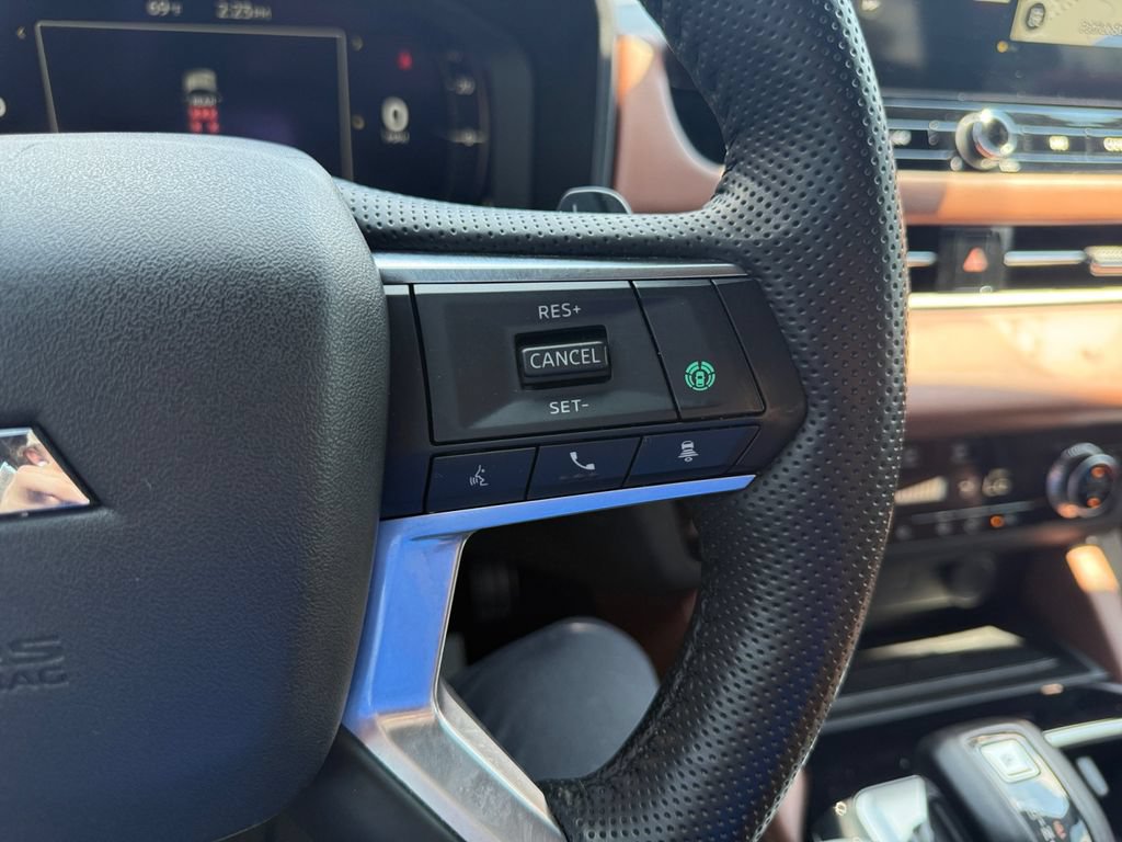 Used 2025 Mitsubishi Outlander SEL FWD image 16