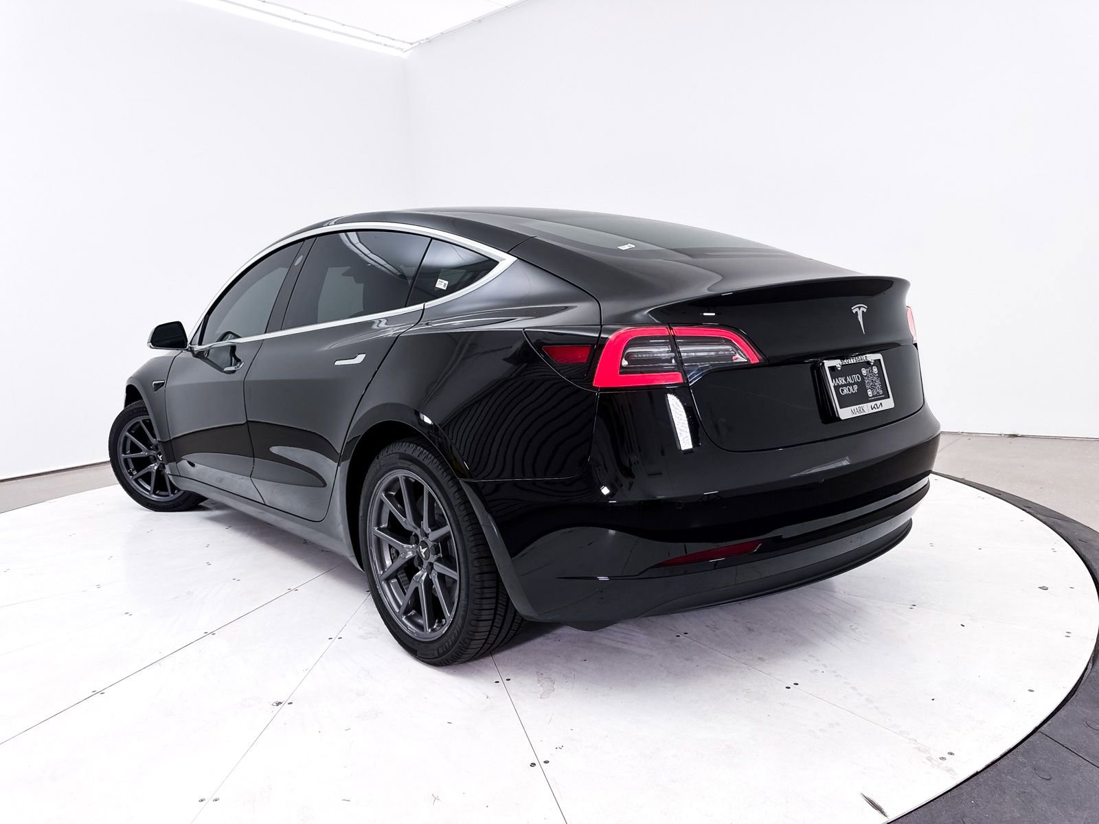 Used 2020 Tesla Model 3 Standard Range Plus RWD image 2