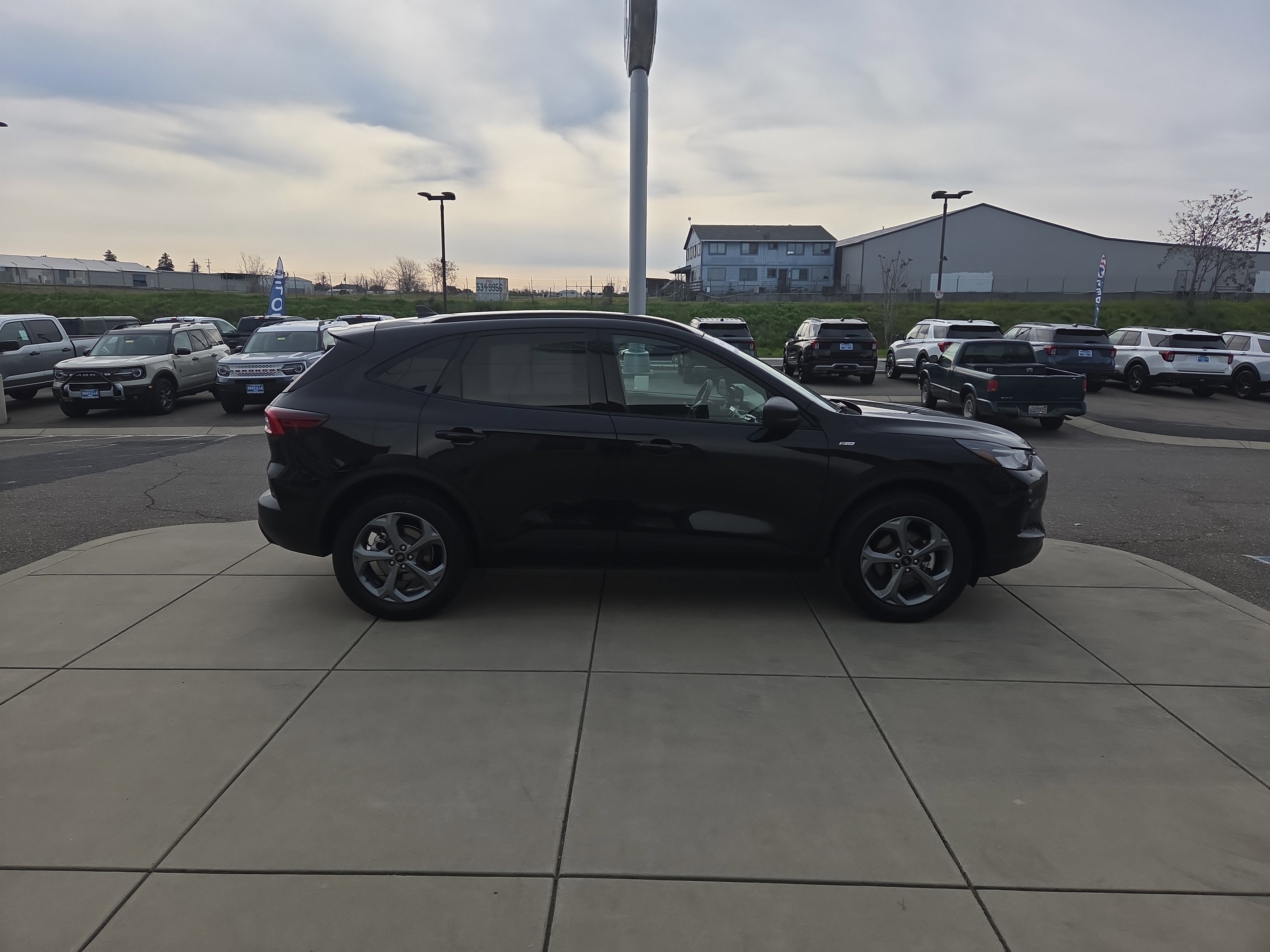 Used 2025 Ford Escape ST-Line image 6