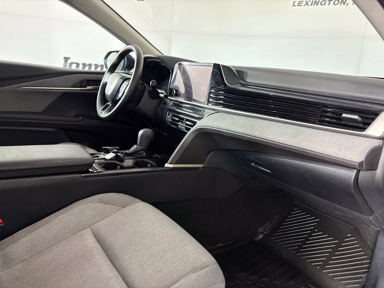Used 2026 Toyota Camry LE FWD image 30