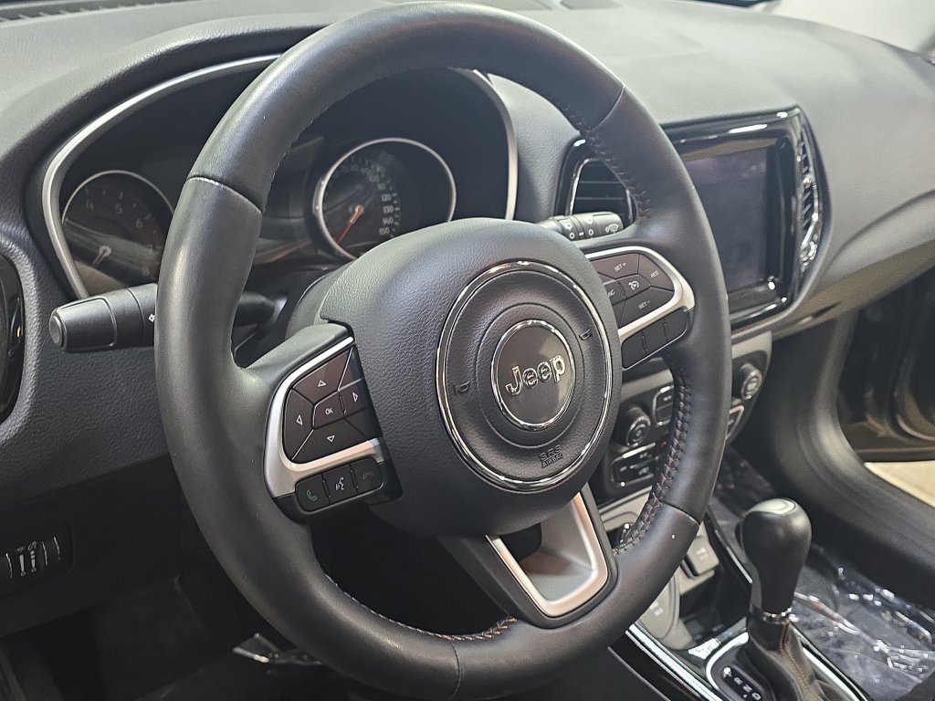 Used 2019 Jeep Compass Limited AWD/4WD image 17