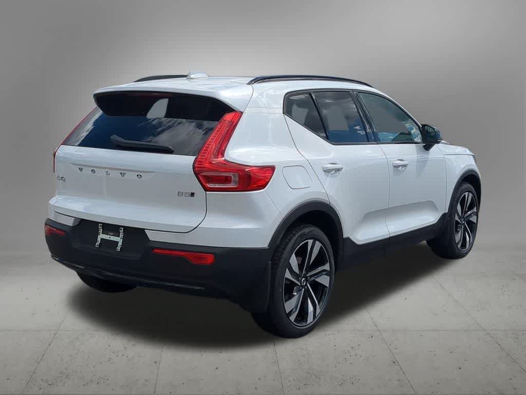 New 2026 Volvo XC40 B5 Plus w/ Climate Package AWD/4WD image 6