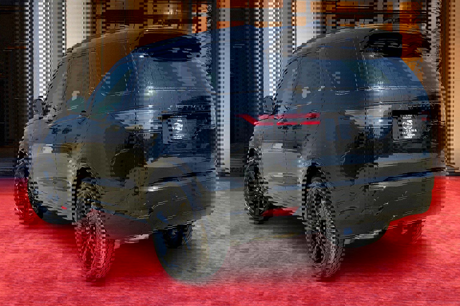 New 2025 Land Rover Discovery Dynamic SE image 3