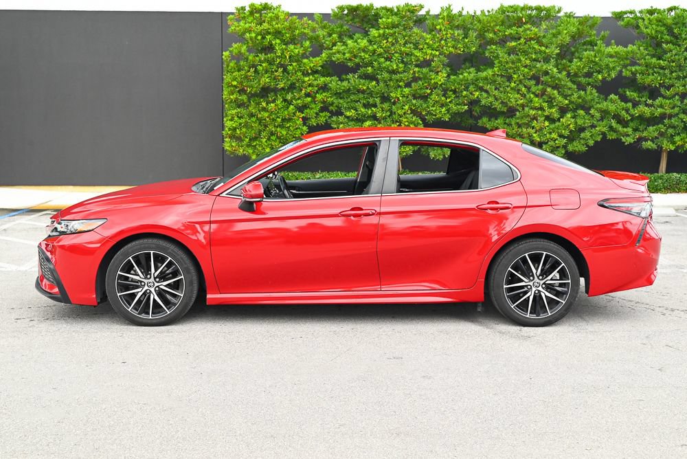 Used 2022 Toyota Camry SE FWD image 5