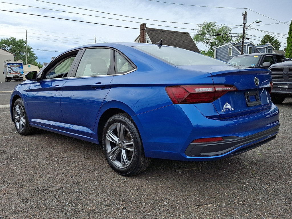 Used 2024 Volkswagen Jetta SE FWD image 3