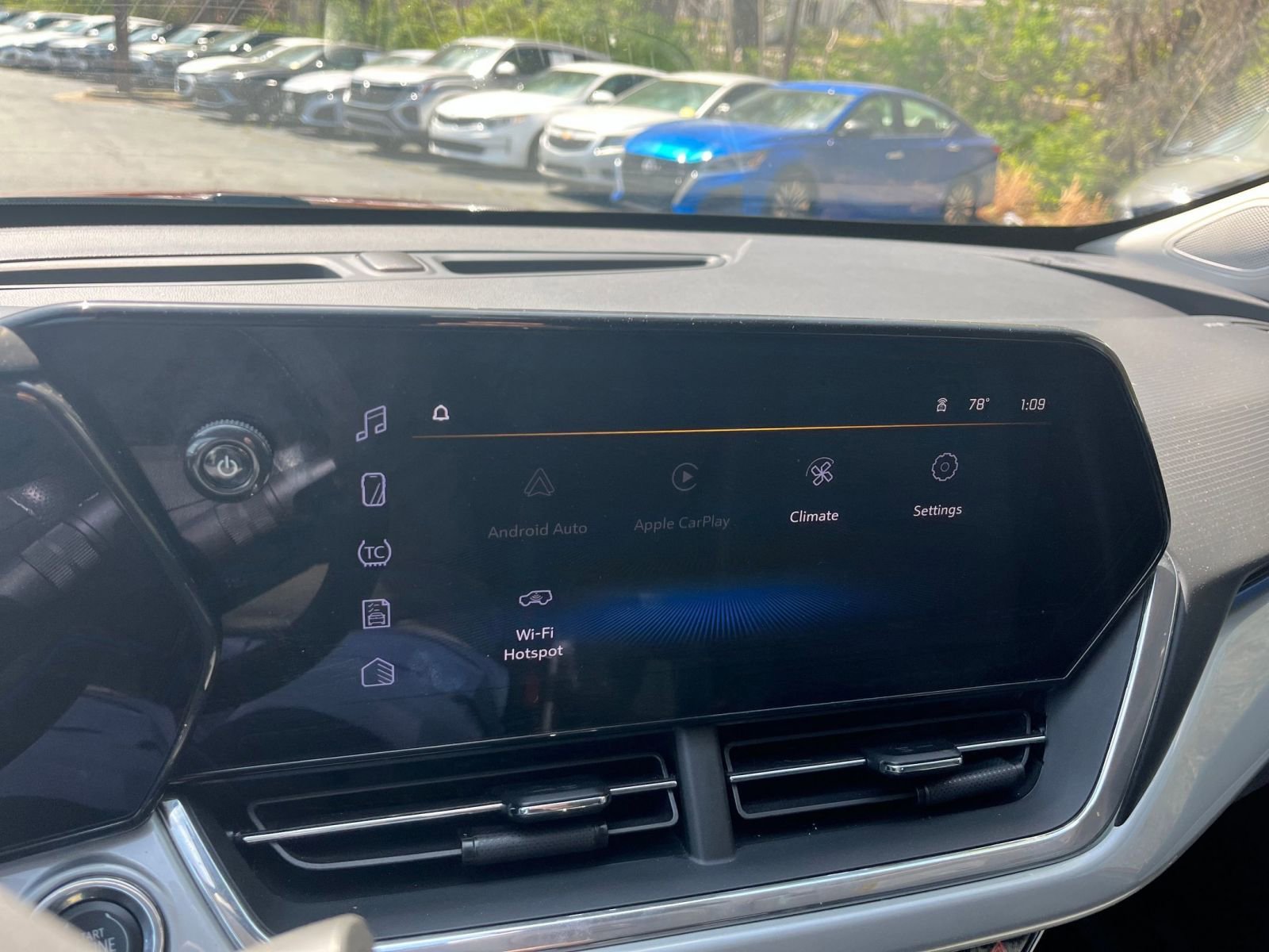 Used 2025 Chevrolet Trax LT FWD image 17