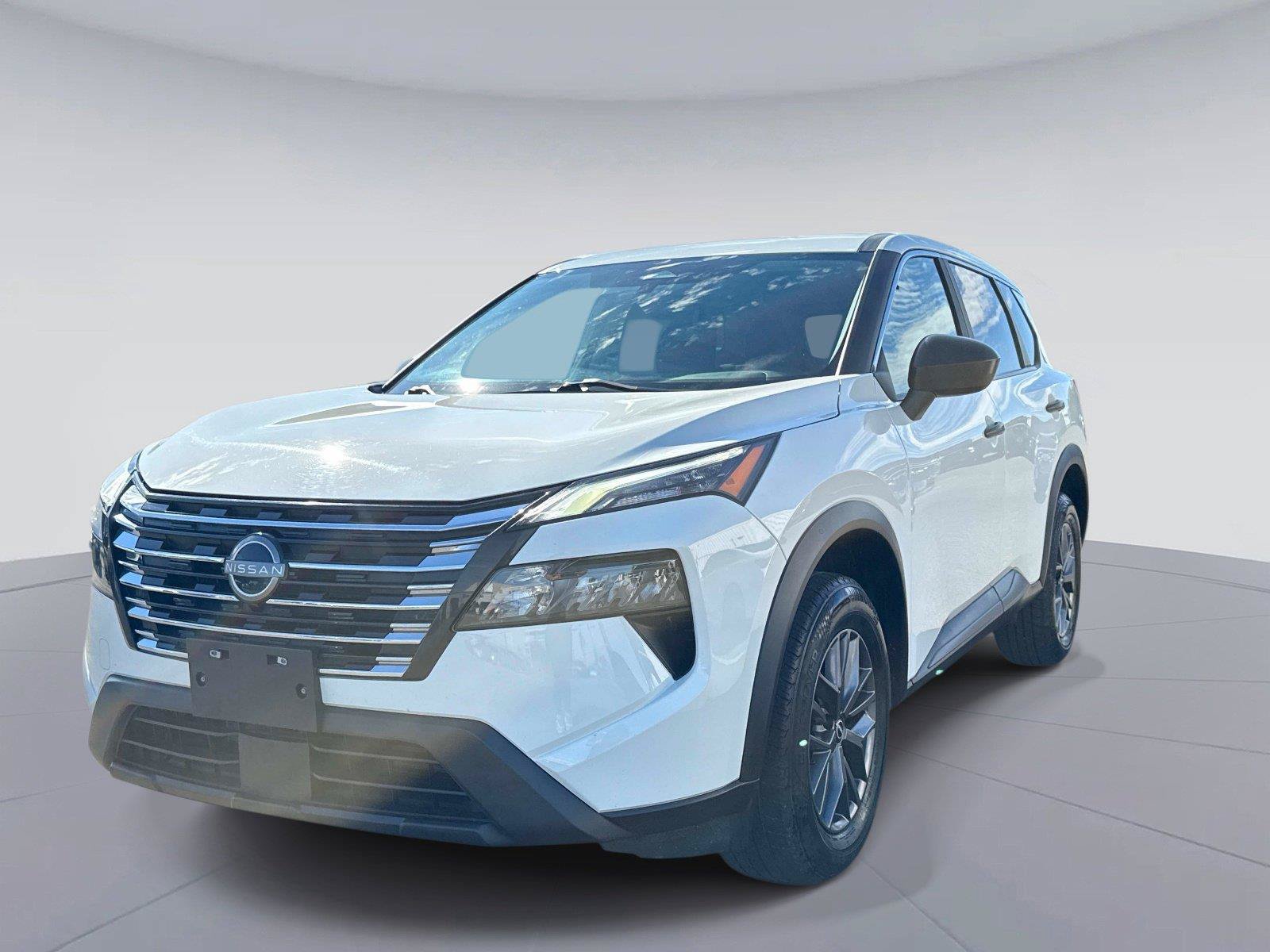 Used 2024 Nissan Rogue S FWD image 8